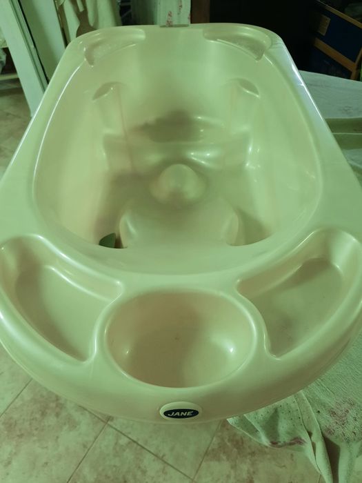 Banheira de bebé com suporte