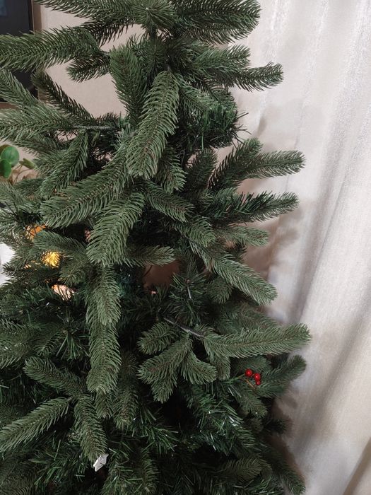 Штучна ялинка 1,8