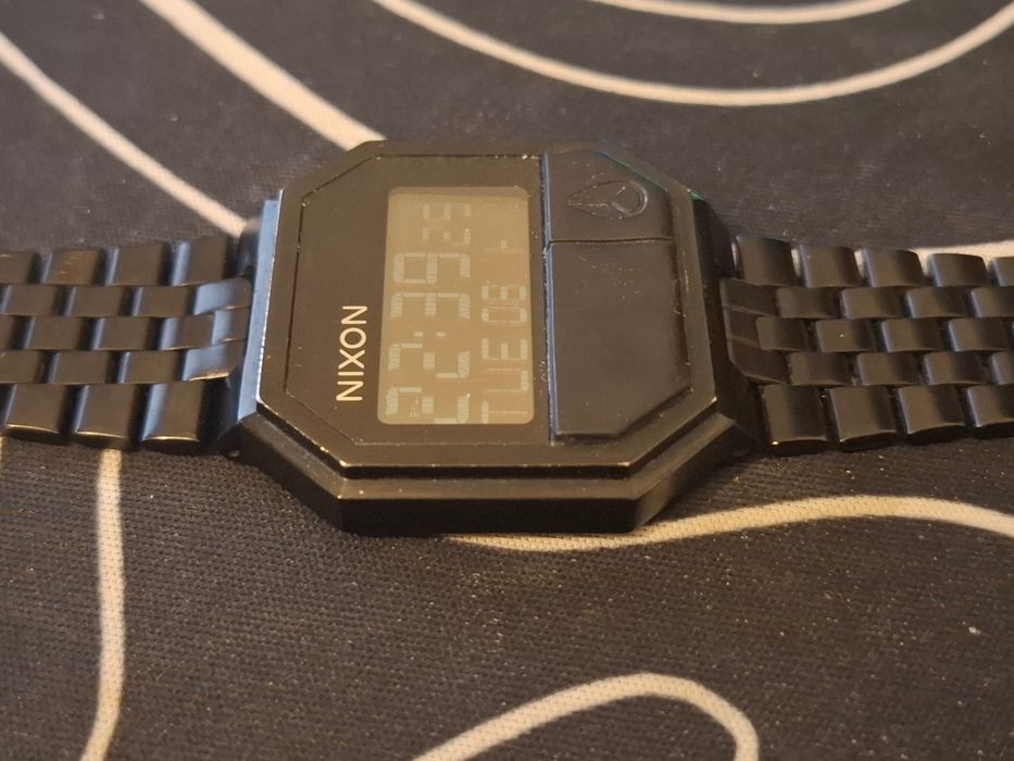 Relógio digital Nixon Re-Run