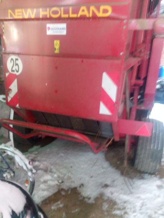 Prasa rolująca pasowa new holland