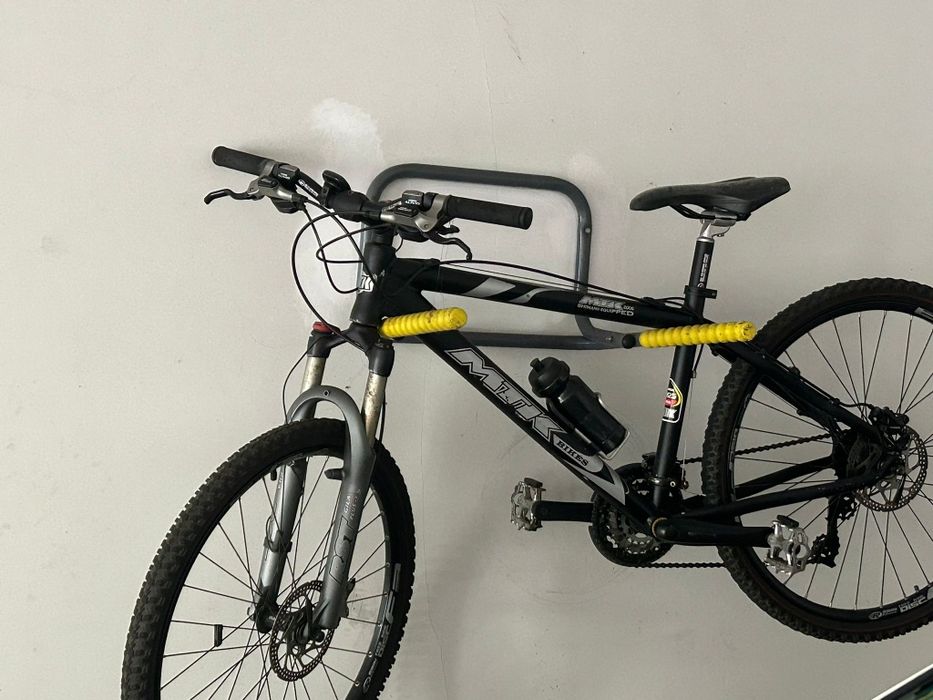 Bicicletas 1 adulto e 2 jovens