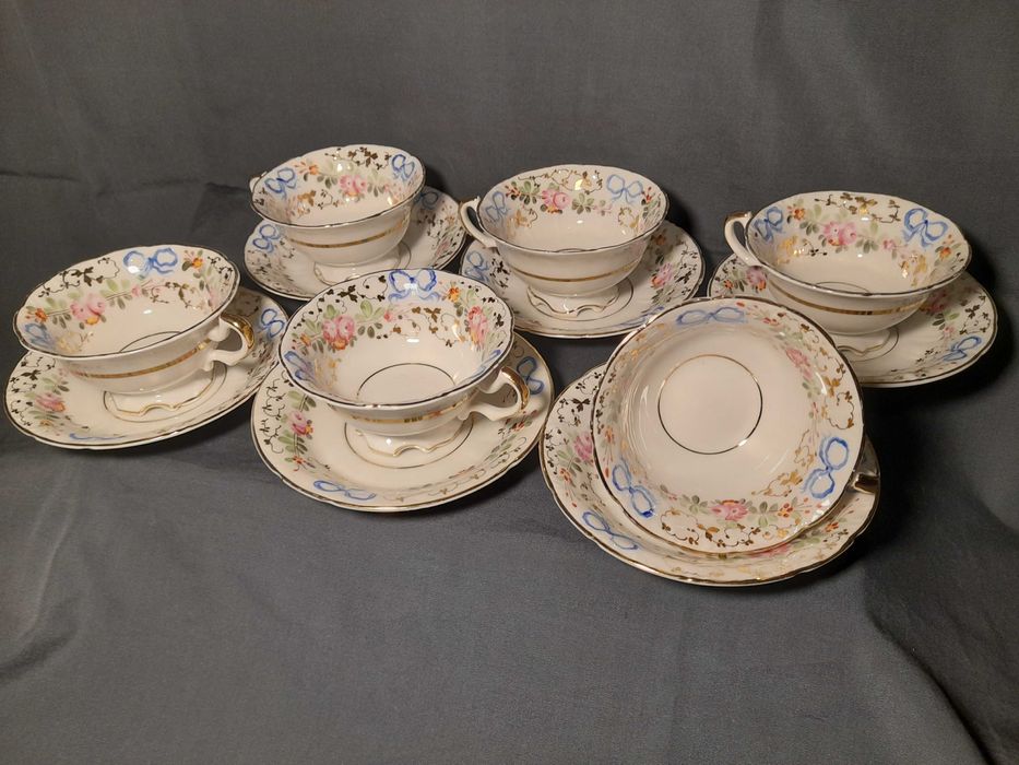 Chavenas de chá Vista Alegre antigas-- Serviço Lacinhos