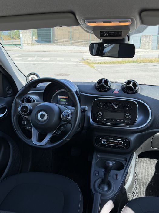 Smart ForFour eletrico 40.000km com gatantia ate dezembro 2027 na marca