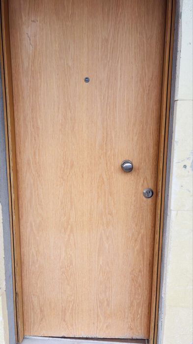 Porta Exterior de Madeira