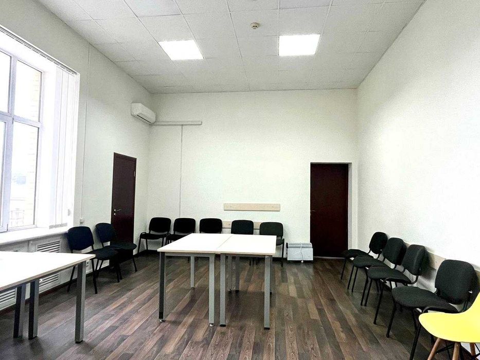 Сучасна переговорна 53м² біля метро Майдан/Хрещатик. ІНТЕРНЕТ Є ЗАВЖДИ