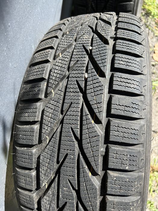 Зимові шини 195/50R16 TOYO