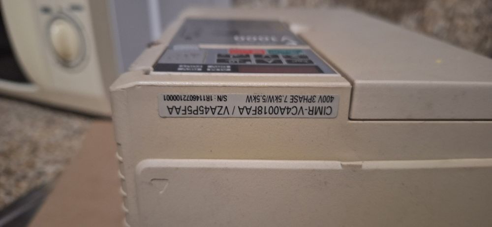 INVERTER de corrente eléctrica.