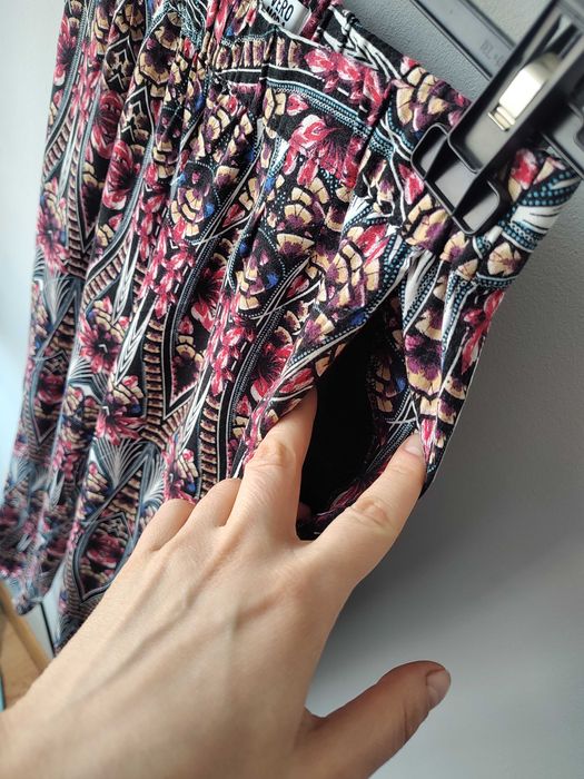 Damskie spodnie materiałowe we wzory boho r. M