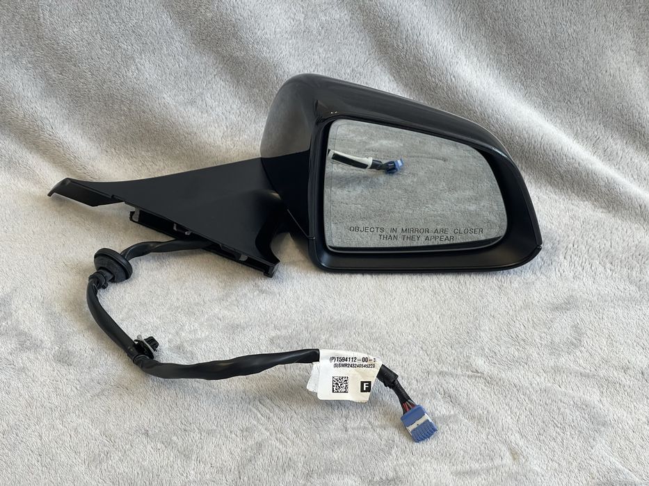 Дзеркало праве Tesla Model Y