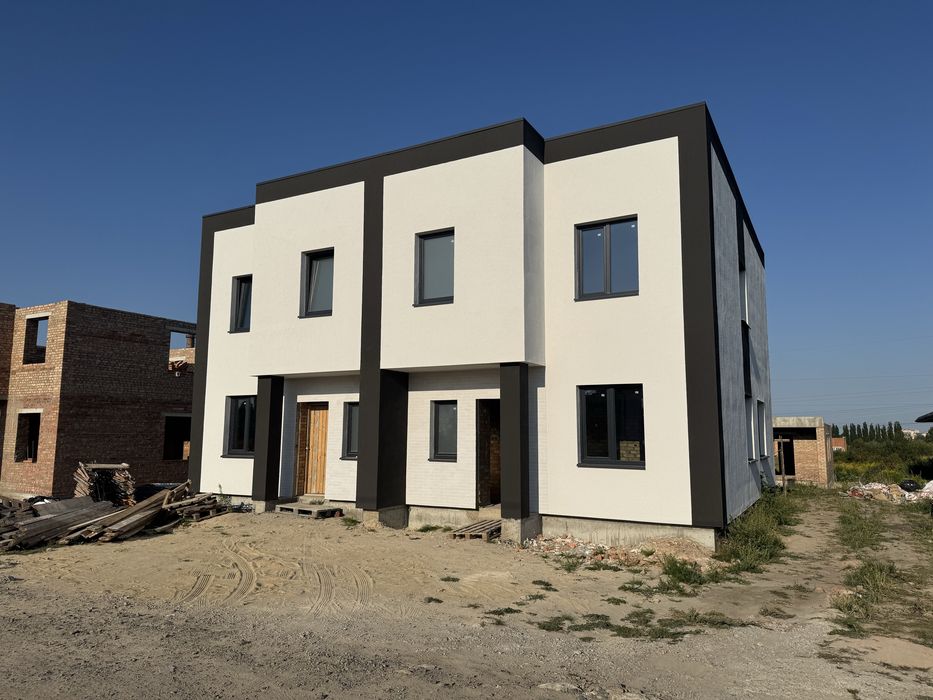 Продам готовий котедж з газом за 3 поліклінікою (перша лінія)