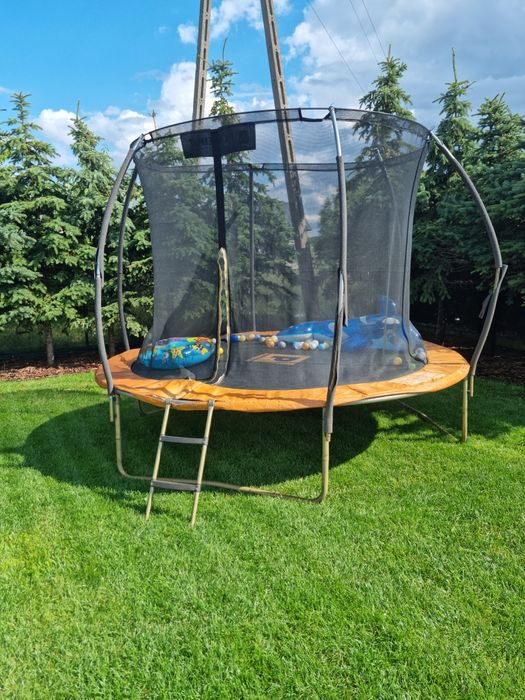 Trampolina ogrodowa dla dzieci
