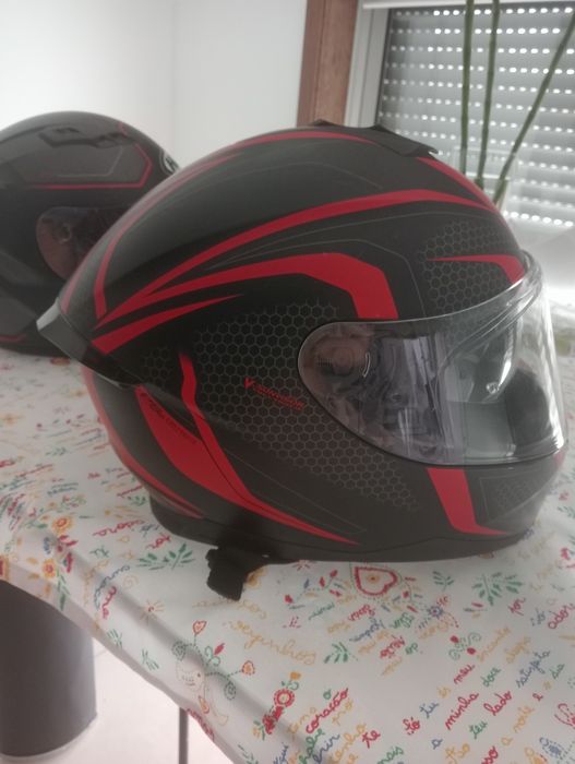 Vendo capacetes usados
