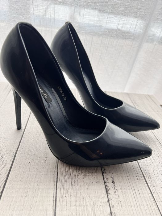 Szpilki Vices Nowe ,rozmiar 38 ,granatowe