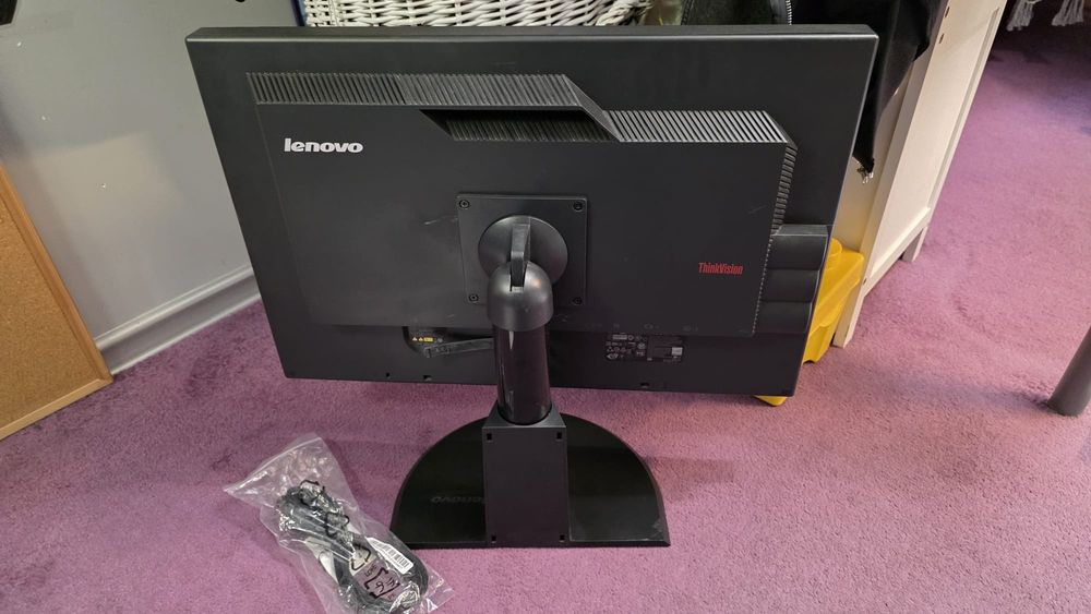 [SPRZEDAM] Monitor Lenovo ThinkVision LT2452pWC 24" 16:10
