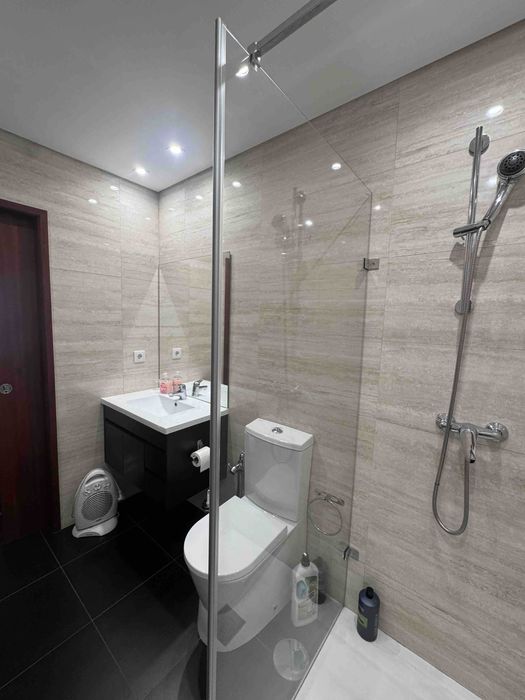 Quartos para Arrendar em Moradia — Custóias, Matosinhos