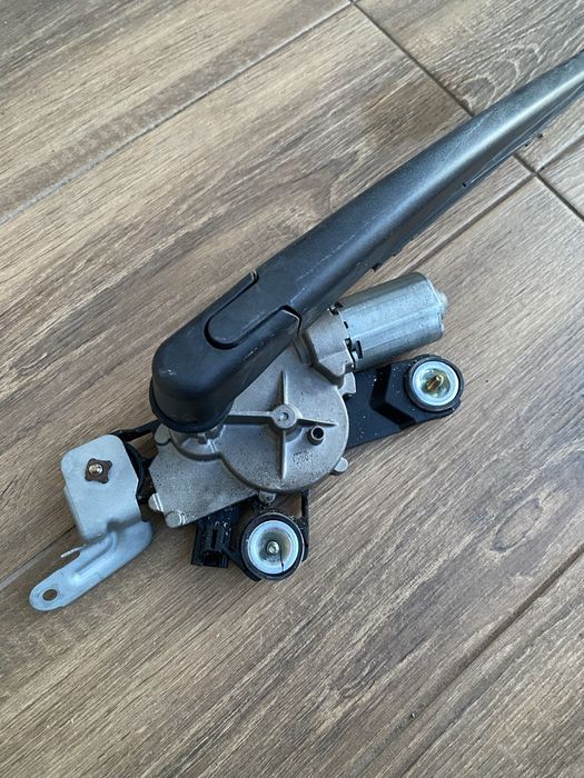 Щітка задня з моторчиком Mazda 3 BK 2003-2009 хетчбек