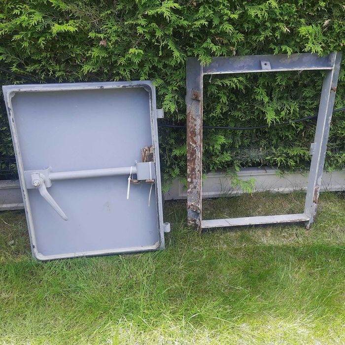 Drzwi techniczne małe stalowe  60cm x 80cm