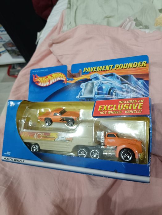 Продам невелику колекцію Hot Wheels