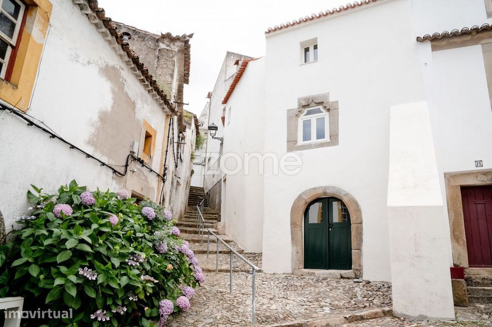Casa pátio T2+2 à Fonte da Vila no Centro Histórico de Castelo de V... — Santa Maria da Devesa, Portalegre
