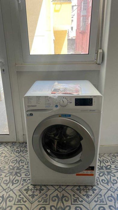 Máquina de lavar roupa Indesit Innex — excelente estado — 2,5 anos
