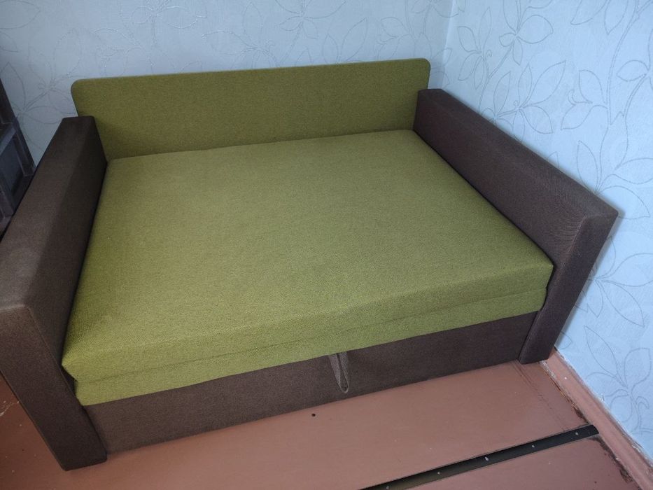 Добротный  диван / тахта