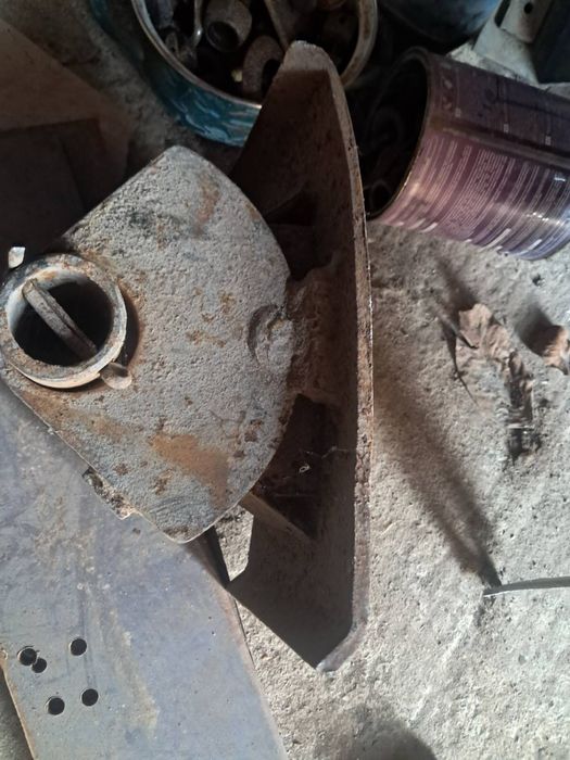 Опорна стопа напівпричепа