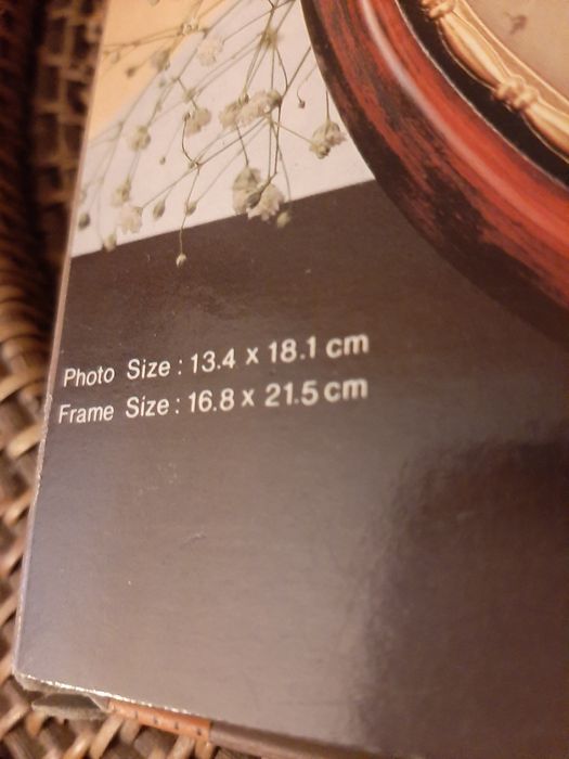 Moldura vintage oval de madeira a Estrear