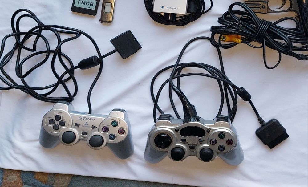 Playstation 2 com acessórios em perfeito estado | Maia