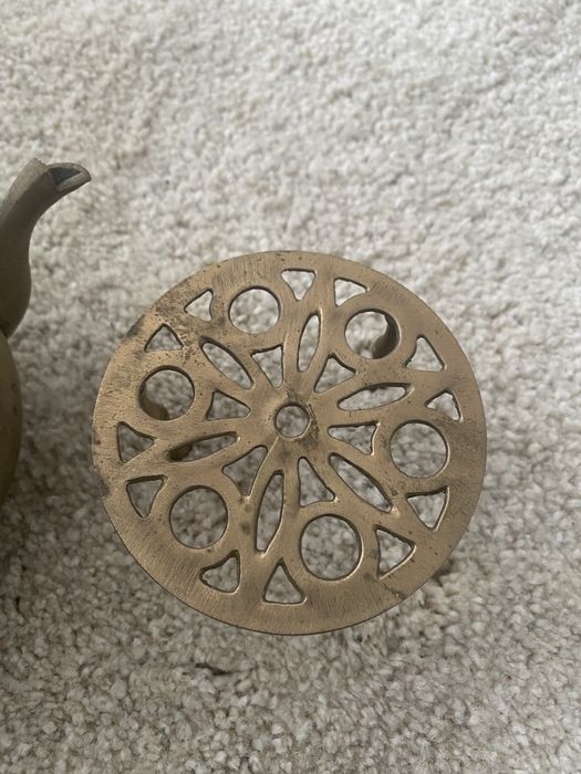 Antiguidades - bule e apoio em metal