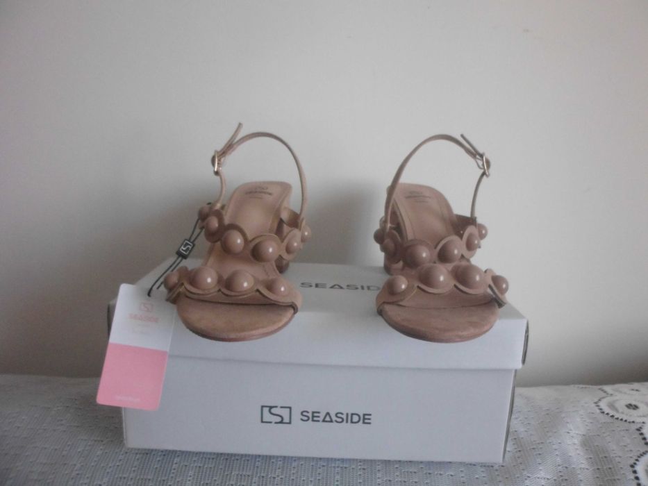 sandálias novas com etiqueta da marca seaside 10€