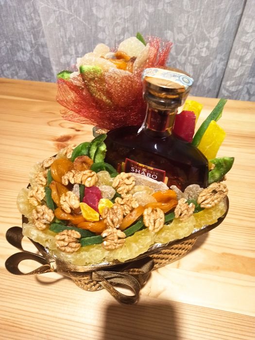 Фруктово-конфетные букеты