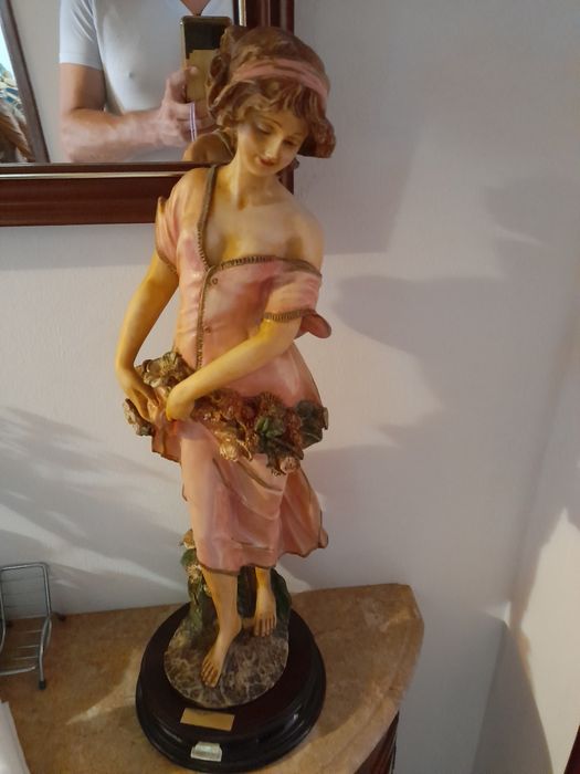 Estátua alta ornamental