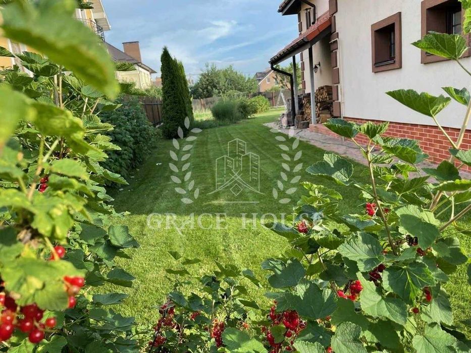 Продаж будинку 270м у лісу Старі Петрівці 15 соток землі перша лінія