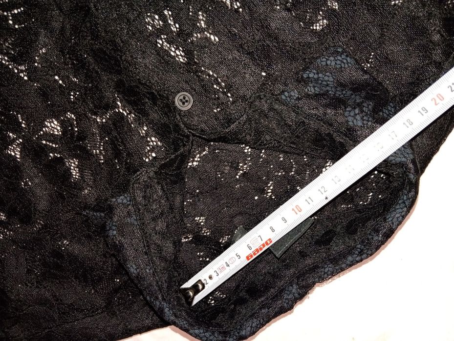 Черная гипюровая рубашка ASOS, акцентный крой и фактура