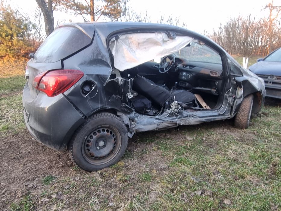 Opel corsa e 1.4 90 koni 60 tys. Lakier   z10d  na części.