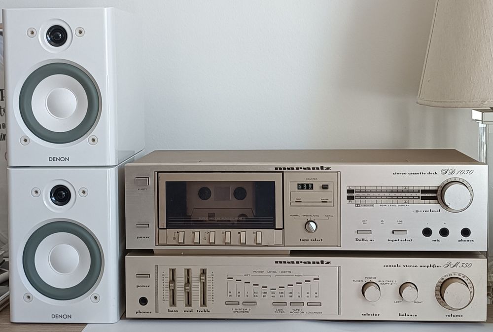 Amplificador, Colunas e Leitor de Cassetes.