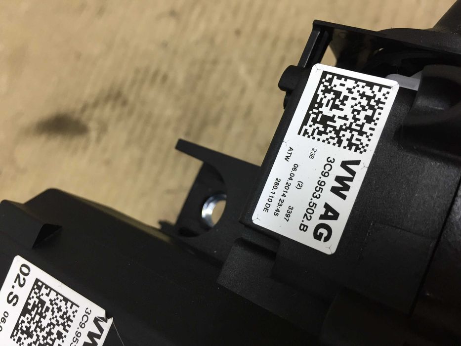 Підрульові переключателі взборі Volkswagen Passat B7 5K0953569AB