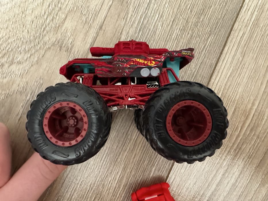 Машинки Hotwheels, монстр трак