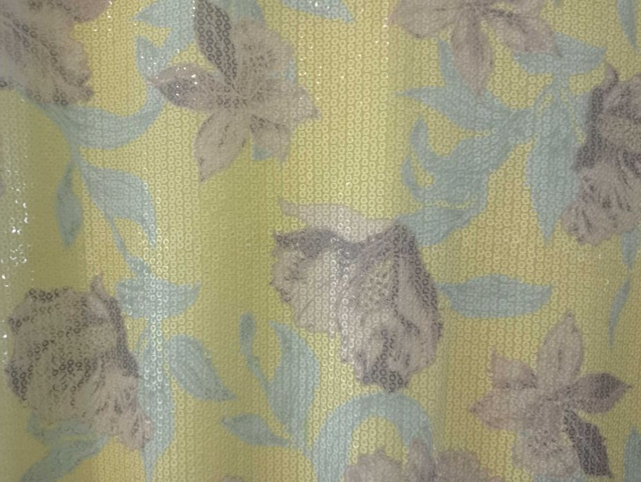 Vestido floral com lantejoulas