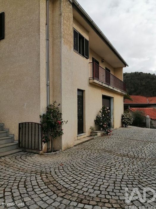 Prédio T4 em Loivos e Póvoa de Agrações de 550,00 m2