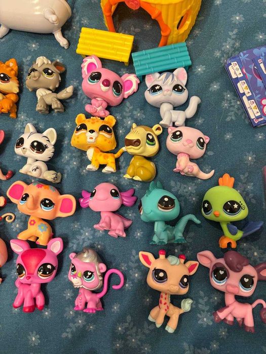 Kolekcja LPS z meblami, akcesoriami i kartami Littles Pet Shop