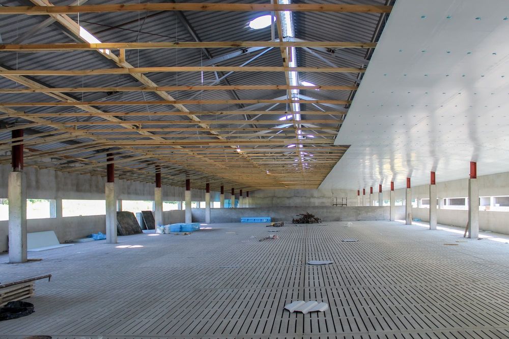Izolacja Dachu Kurnika Tuczarni Obory Hali Płyta Styrodur XPS AGRO