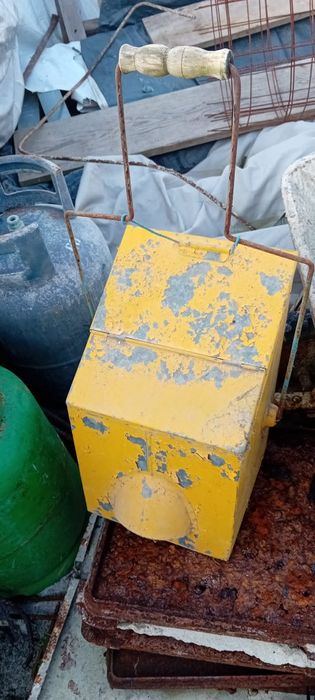 Old coal/ash box64285213685250120