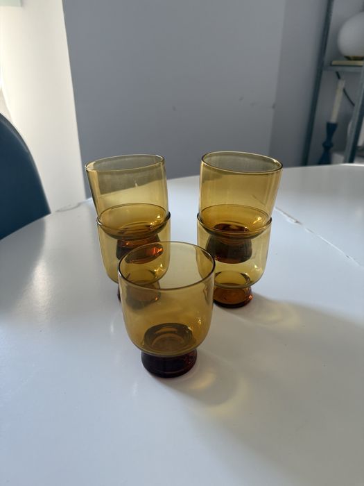 Copos vintage castanhos