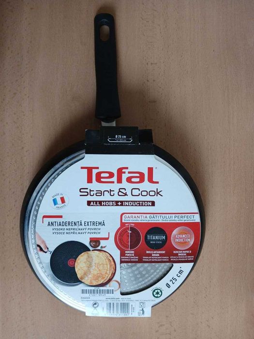 Каструля емальована, сковорідка Tefal, ножі, стакани і чашки
