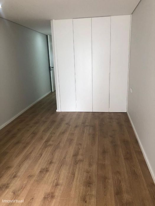 Apartamento T2 c/ terraço e churrasqueira no Centro de Braga.