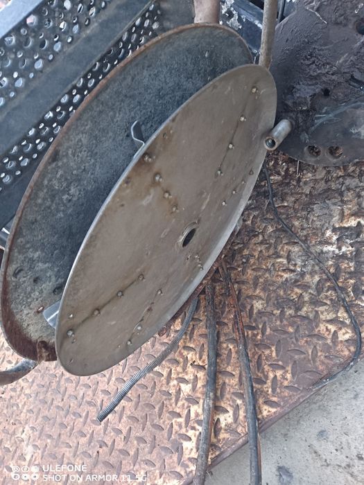 Tył piaskarki solarki rozsyp talerz nierdzewka
