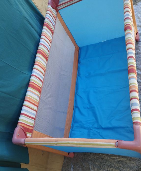 Cama de viagem (ou berço portátil) para bebé