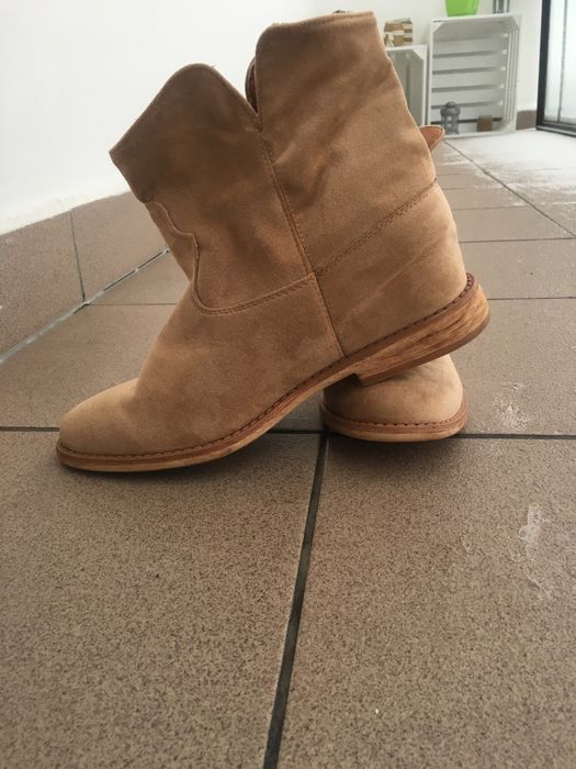 Botki zamszowe beżowe