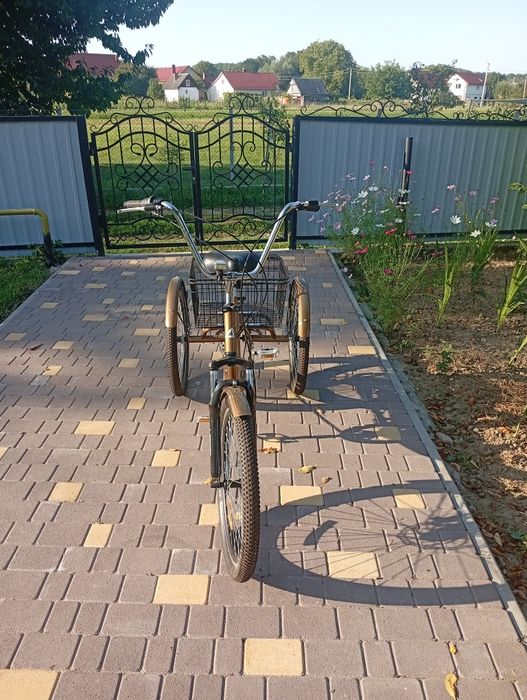 Продається трьох колісний велосипед на гарантії повністю новенький